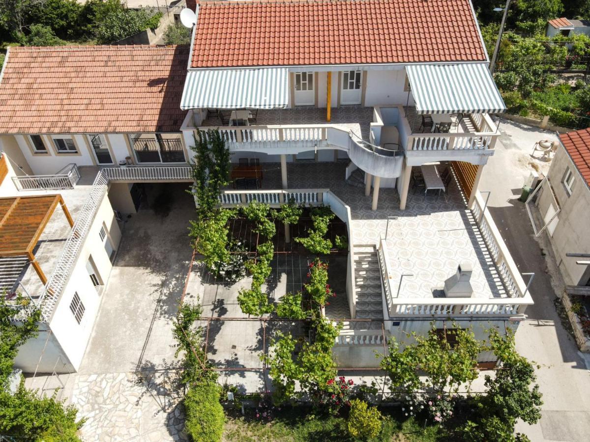 Rasin Apartments باكوشتاني المظهر الخارجي الصورة