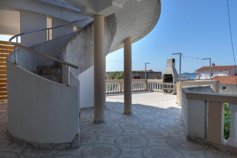 Rasin Apartments باكوشتاني المظهر الخارجي الصورة